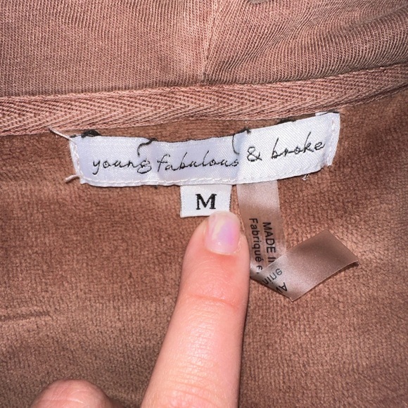 Brown cropped jacket. Feels like velvet/has pockets + hoodie. Flared sleeves - Picture 3 of 5